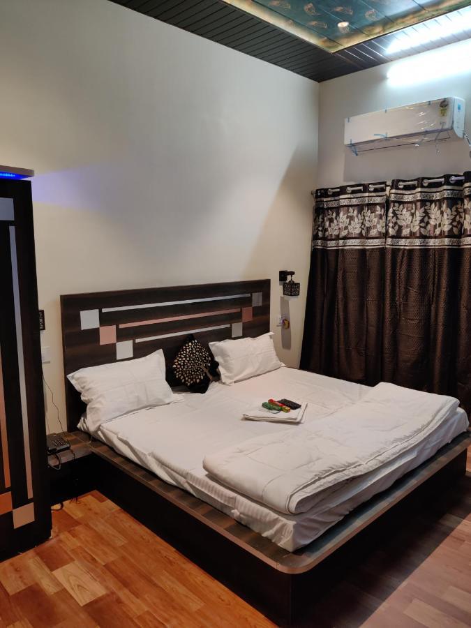 Keshav Hotel Farrukhabad Buitenkant foto