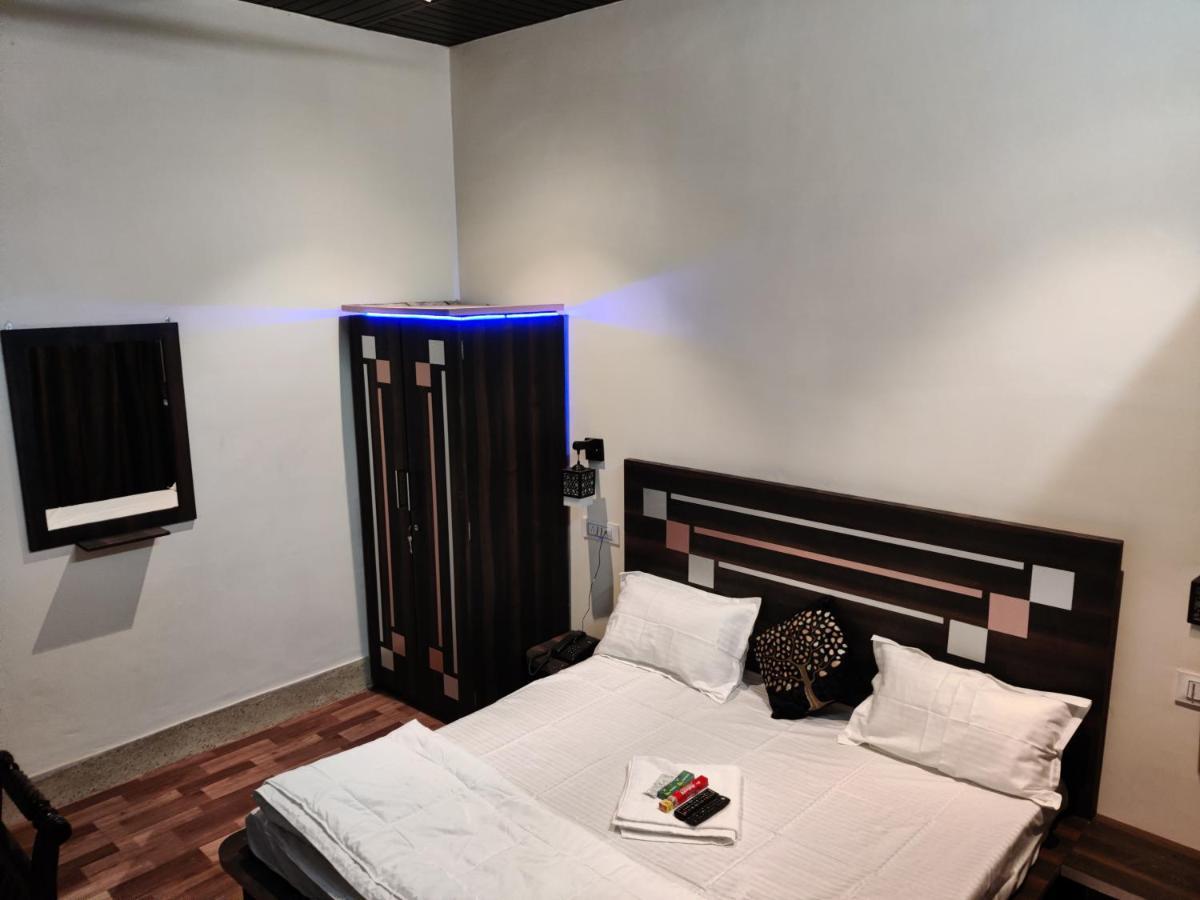 Keshav Hotel Farrukhabad Buitenkant foto